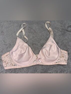 Vintage- Victoria's Secret Pale Pink Lace T-Shirt Bra